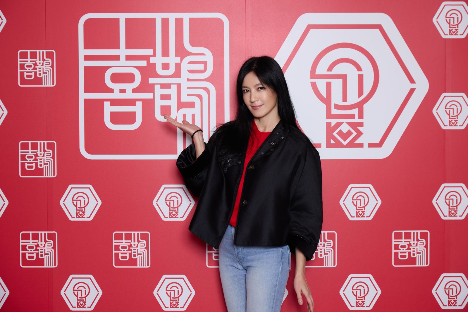 林熙蕾出席經紀公司喜鵲娛樂的尾牙。喜鵲娛樂提供