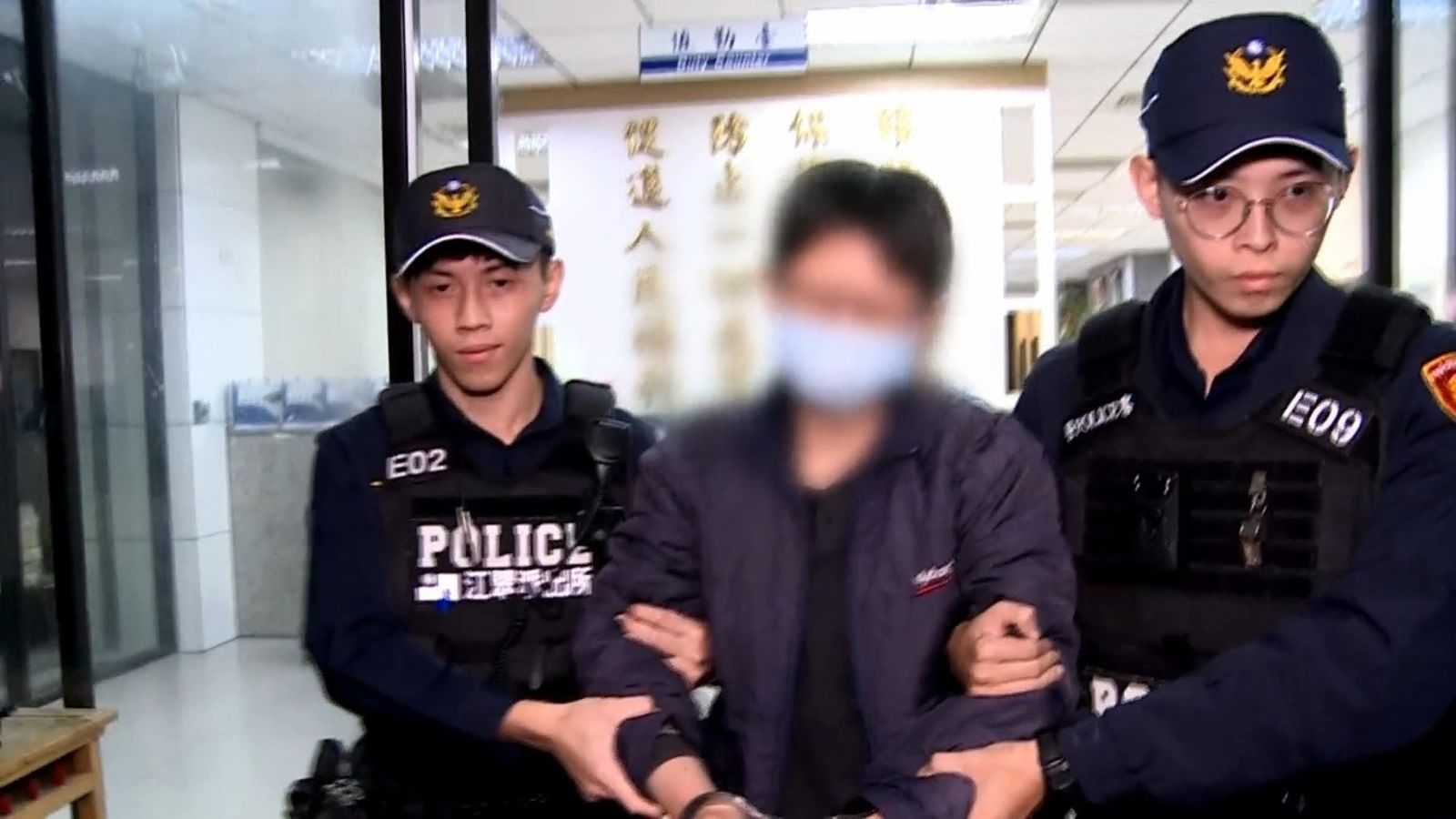 新北女搭捷運思覺失調產生幻聽　誤認高中生嘲諷、跟騷持刀砍傷臉頸