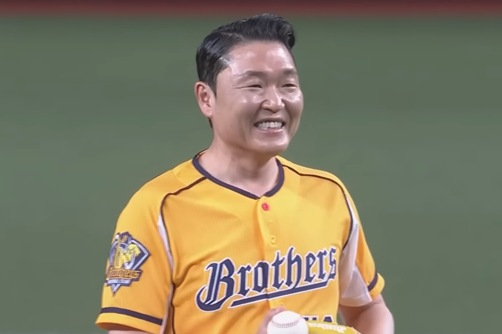 PSY睽違12年於台灣開唱。圖/翻攝自CTBC Brothers 中信兄弟官方頻道