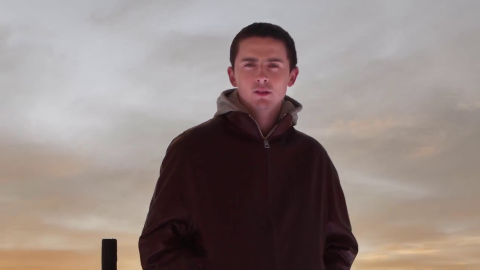 甜茶超大膽登高賭城「巨球」！　《橫衝直闖》打敗《媽的多重宇宙》台美同步上映