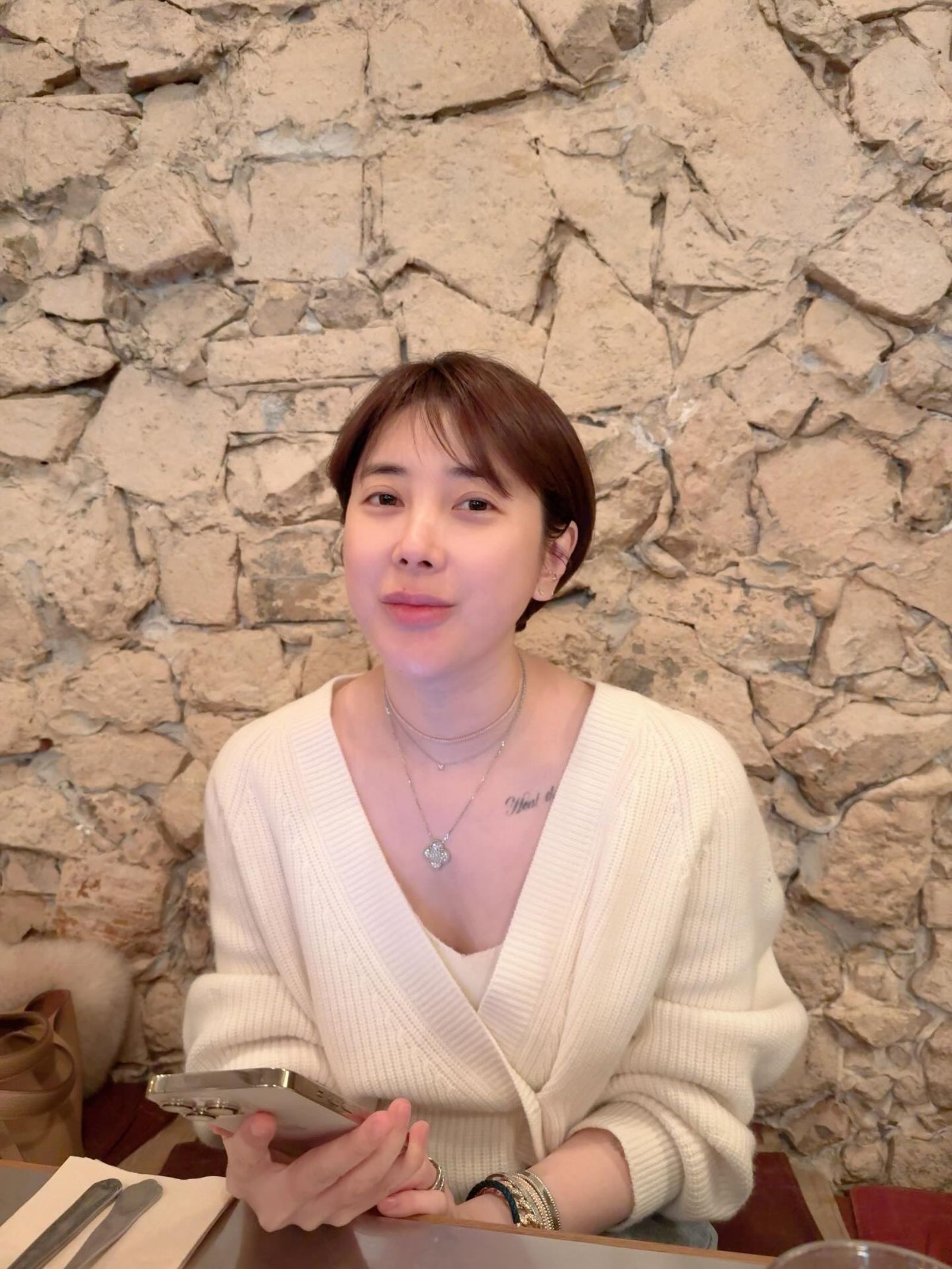 徐寅永大方坦承以前鼻頭較尖，現已取出假體。翻攝IG@seoin0