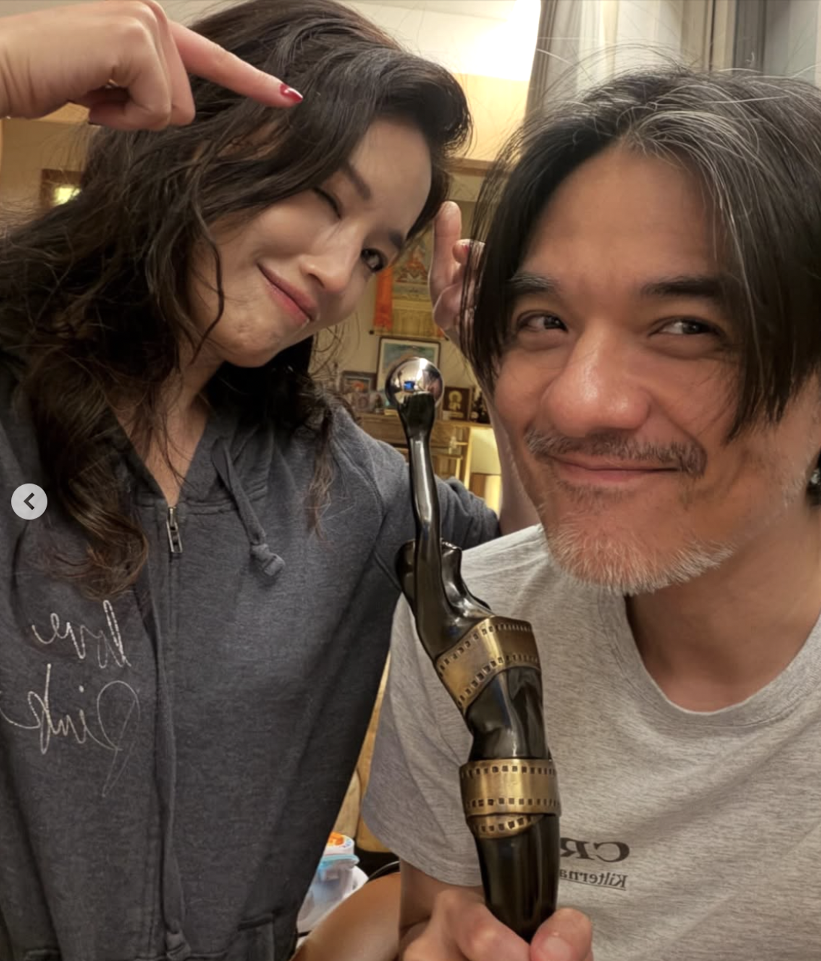 舒淇（左）放閃老公馮德倫。翻攝IG @sqwhat