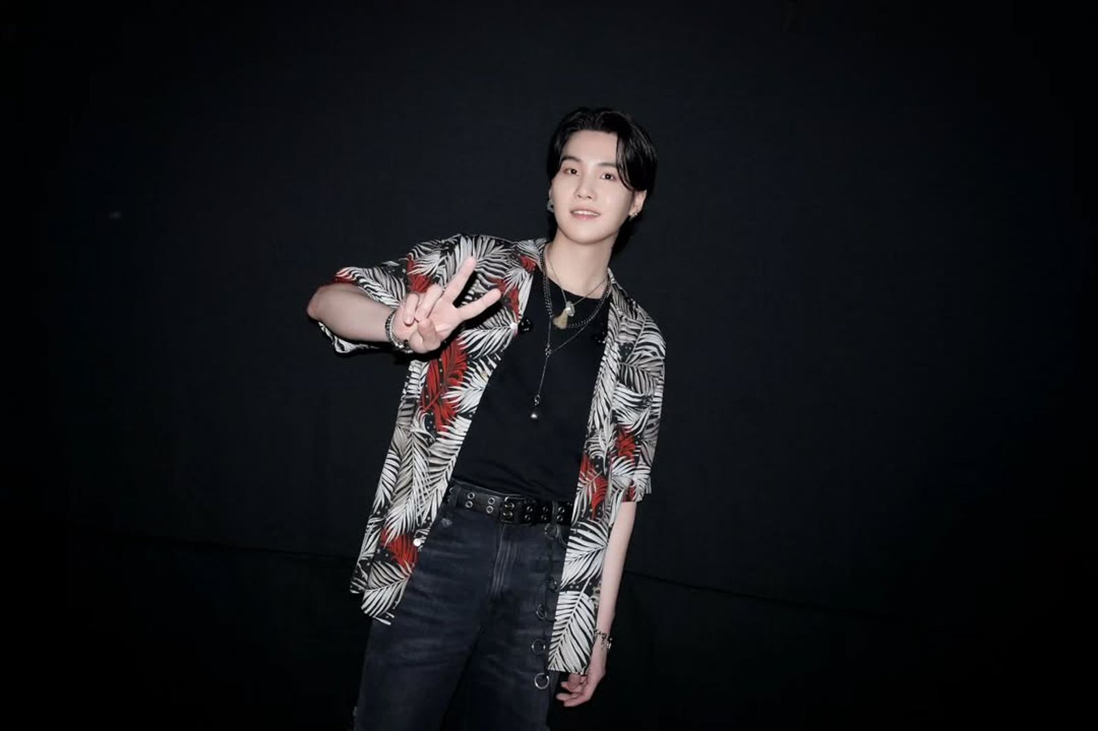 SUGA退伍啦！BTS今全員軍畢　告白歌迷「真的非常想你們」