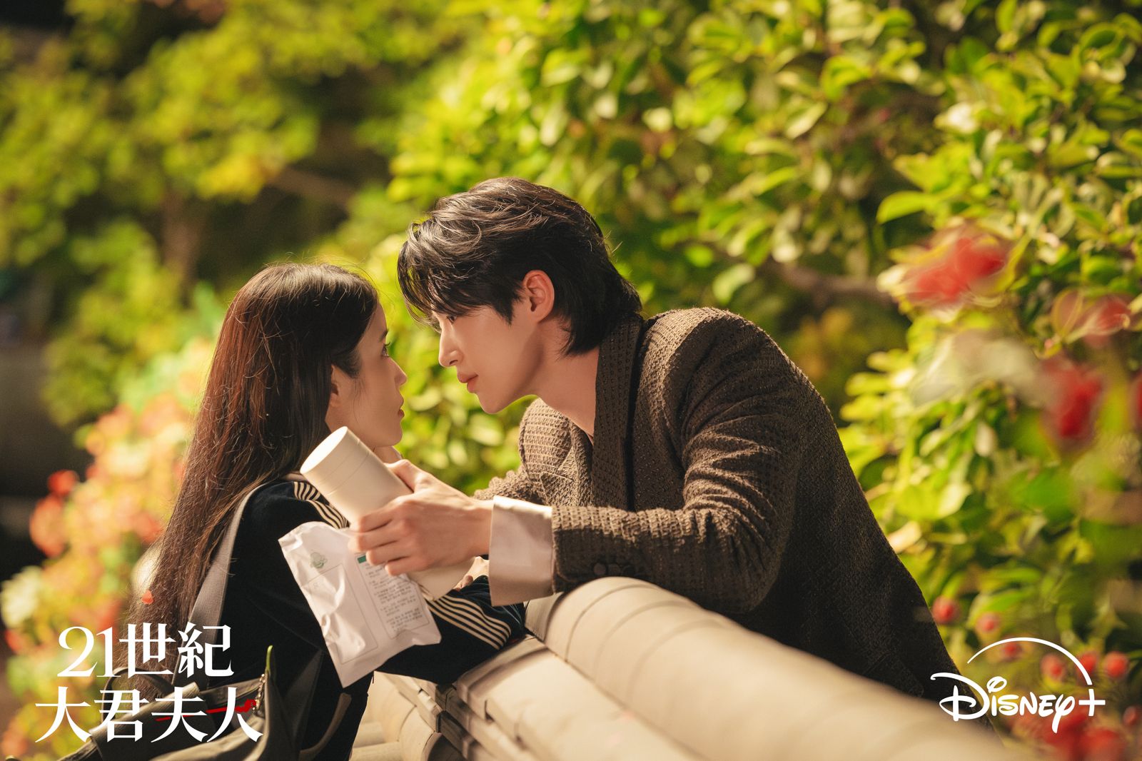 打破Disney+全球紀錄！《21世紀大君夫人》IU、邊佑錫大談「鼻汗吻」內幕：親到數不清