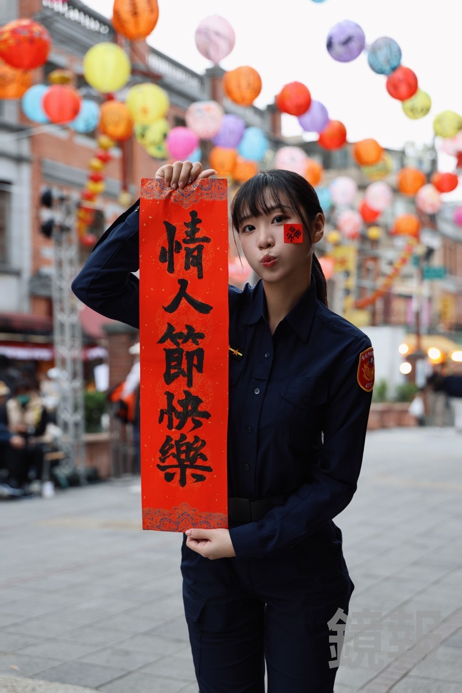 大安警花周佳欣(圖)與雙胞胎妹妹周佳儀都在警界服務。大安分局提供