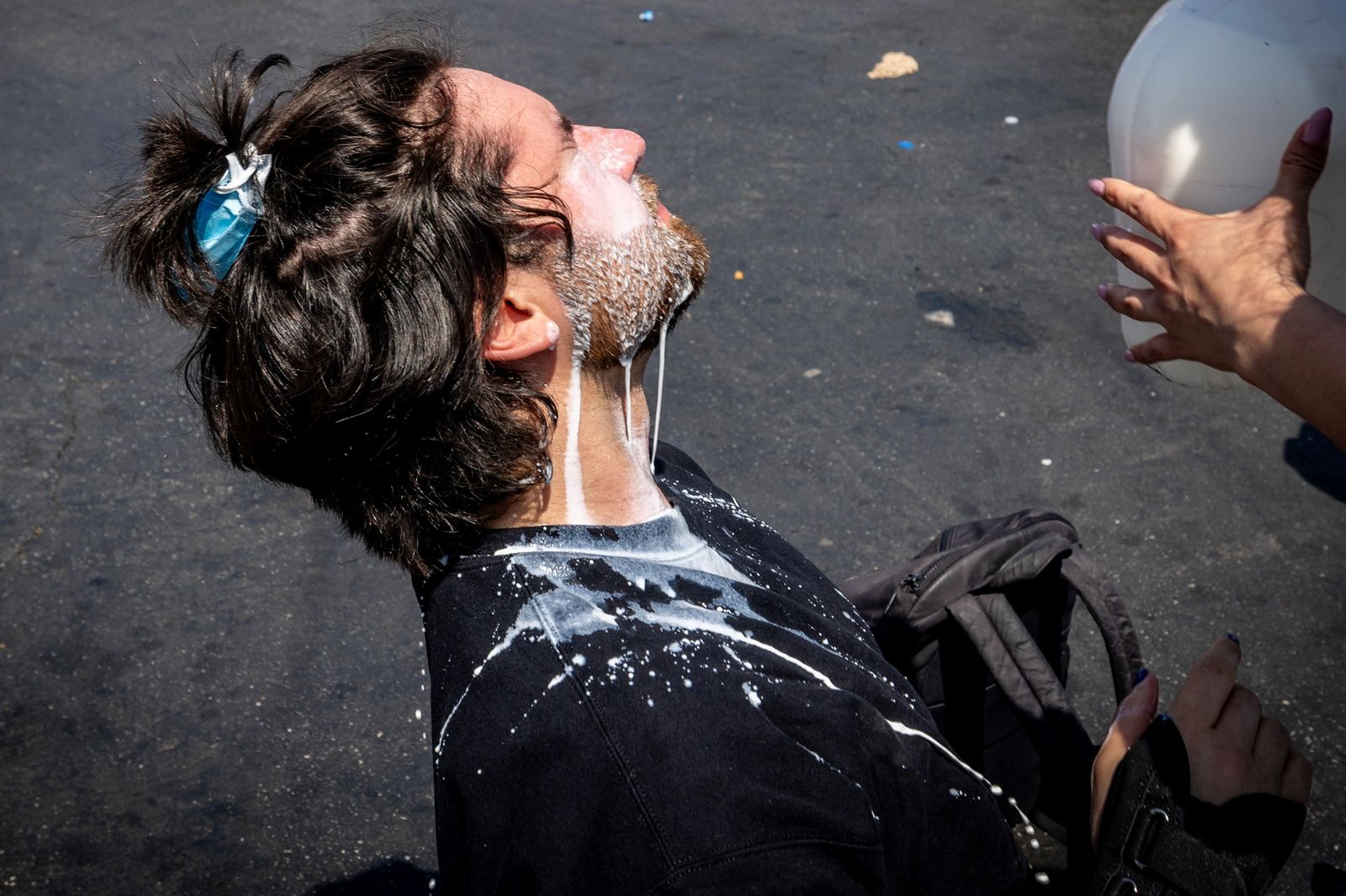 洛杉磯6日移民暨海關執法局(ICE)對非法移民突襲行動引發衝突。圖/東方IC