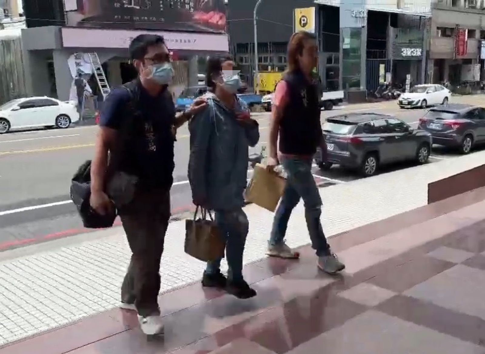 白沙屯媽祖香燈腳當盤子！37歲「代辦惡女」騙1.5萬　全投浪LIVE抖內直播主