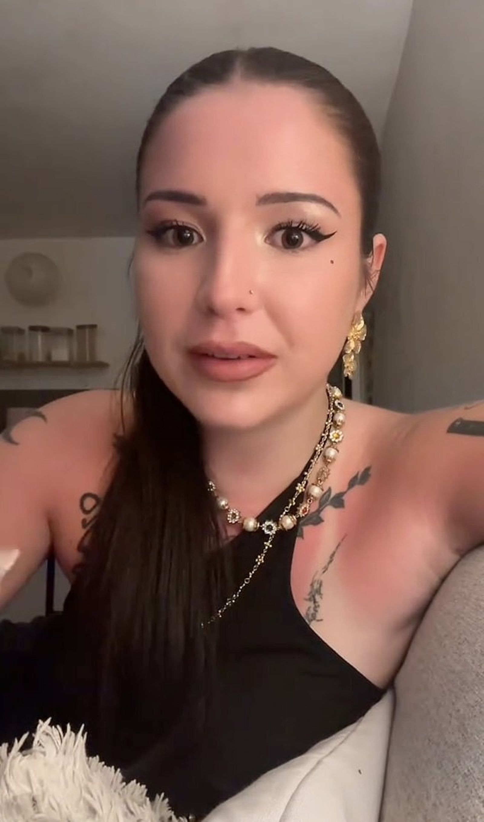 網紅「莉莉蘿絲」當天參加慶祝活動，也差一點遭到攻擊。圖／翻自《每日郵報》