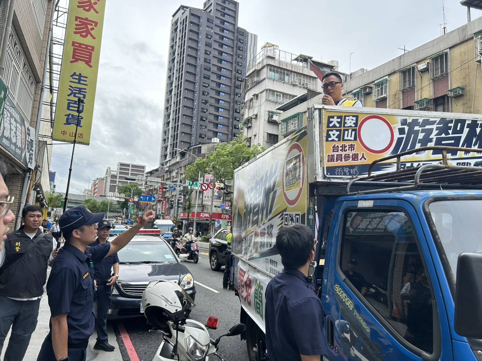 高調發「犯罪預告」!游智彬衝中和砸蛋替川伯出氣 當警面蛋洗綠議員服務處...下秒遭現行犯逮捕