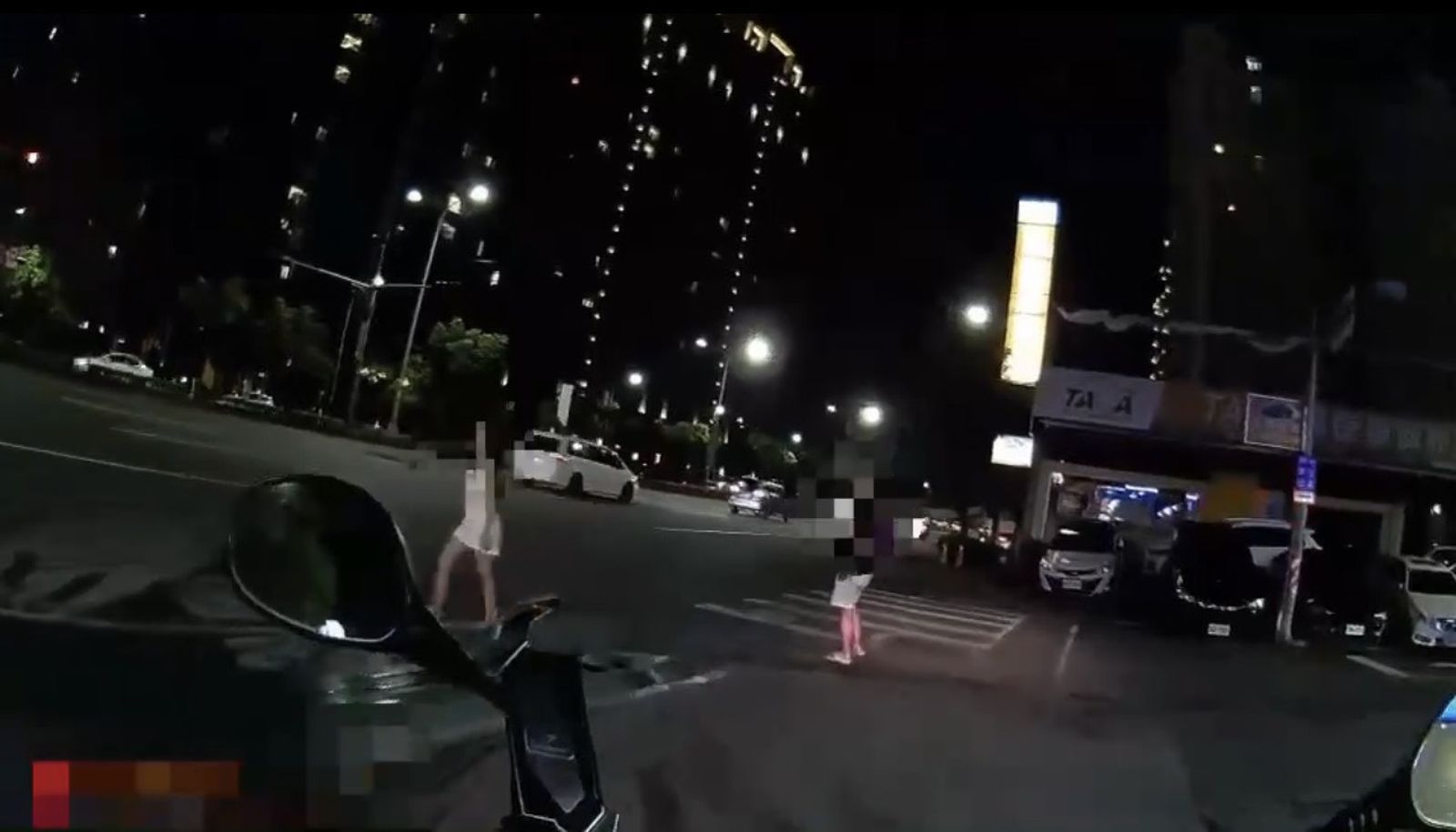 燕女酒後與男友發生口角隨後出現脫序行為。翻攝畫面