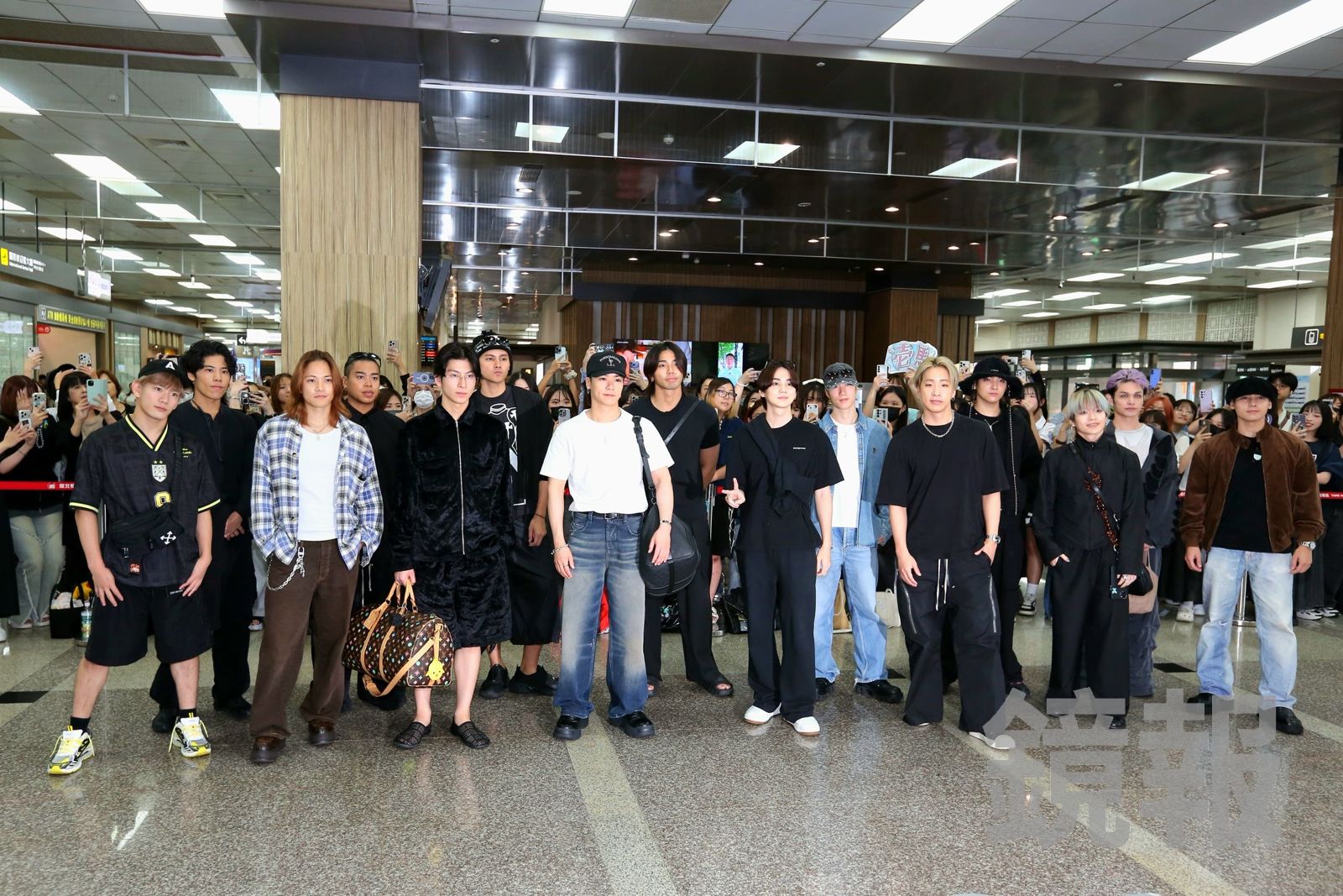 來台過中秋!THE RAMPAGE撲台嗨喊:大聲點 250人熱情接機