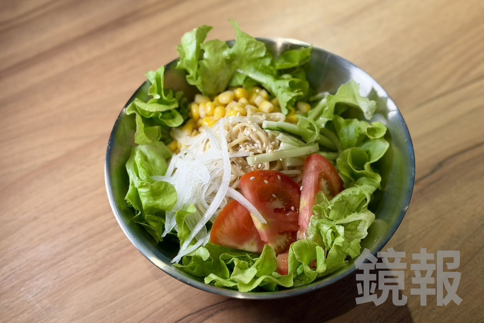 「冷麵沙拉」以胡麻醬拌麵搭配蔬菜,很開胃。(200元/份)