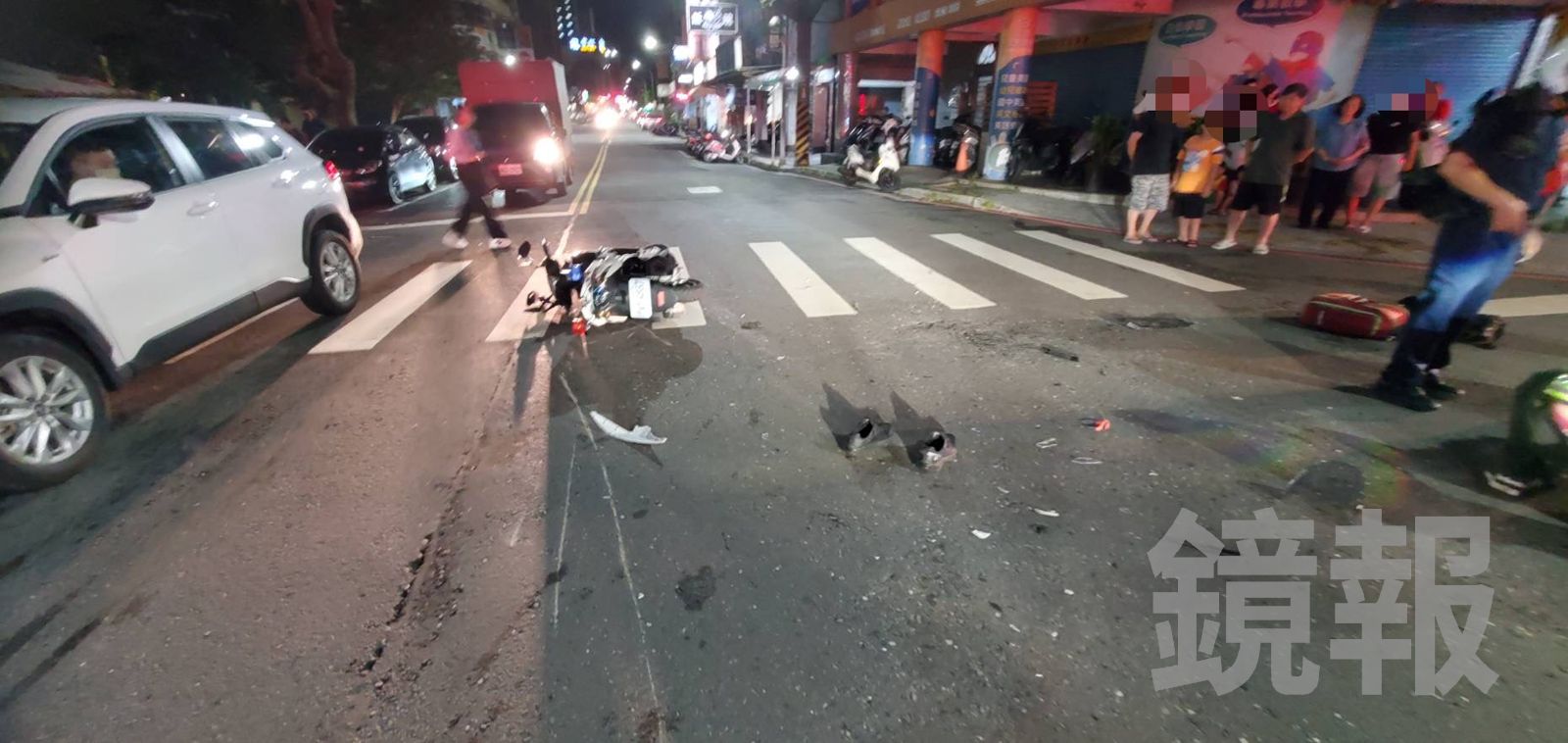 撞擊片/蘆洲警遭撞畫面曝光!執勤途中噴飛倒地送醫