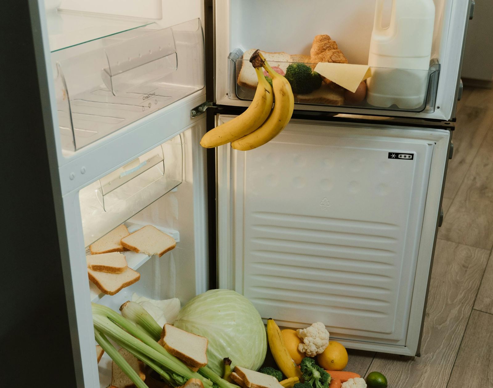 一堆人做錯！醫破解「蔬果都要放冰箱」迷思：這些東西放冰箱＝加速變質