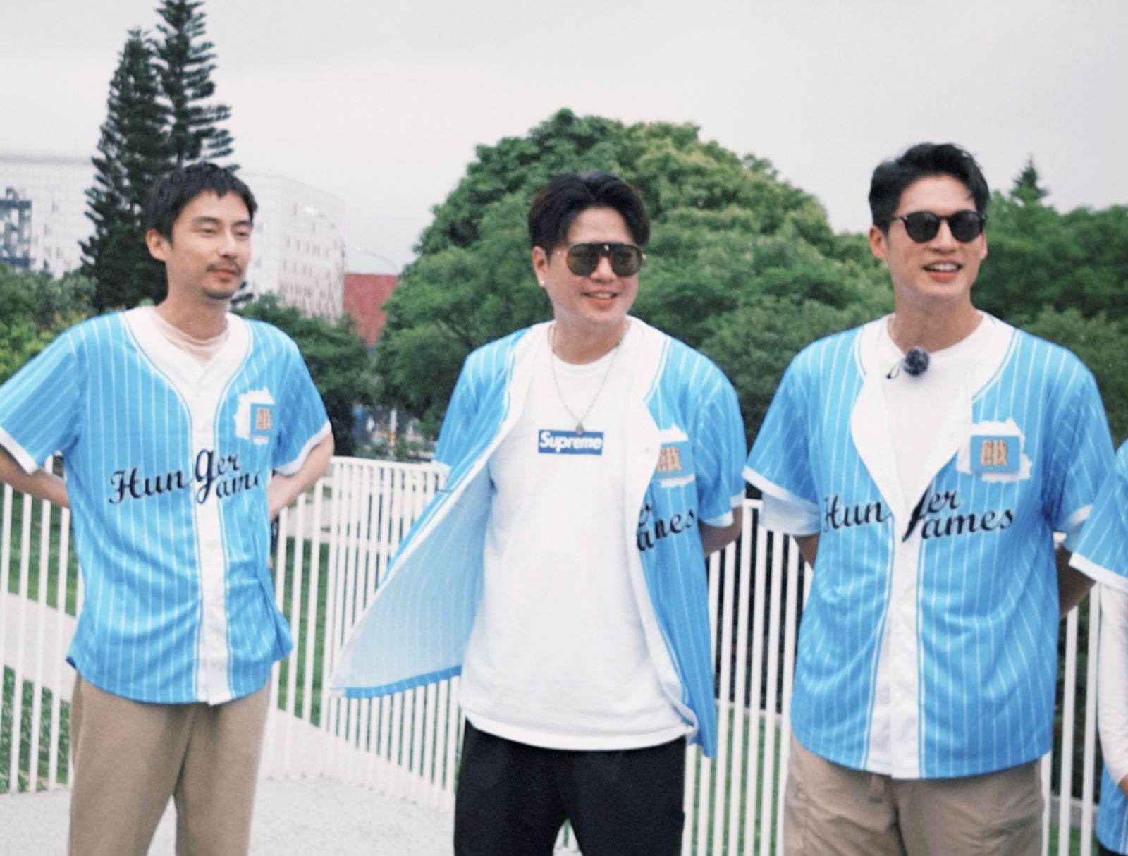 李易(中)首度參加飢餓錄影吐槽製作人小氣。中視提供