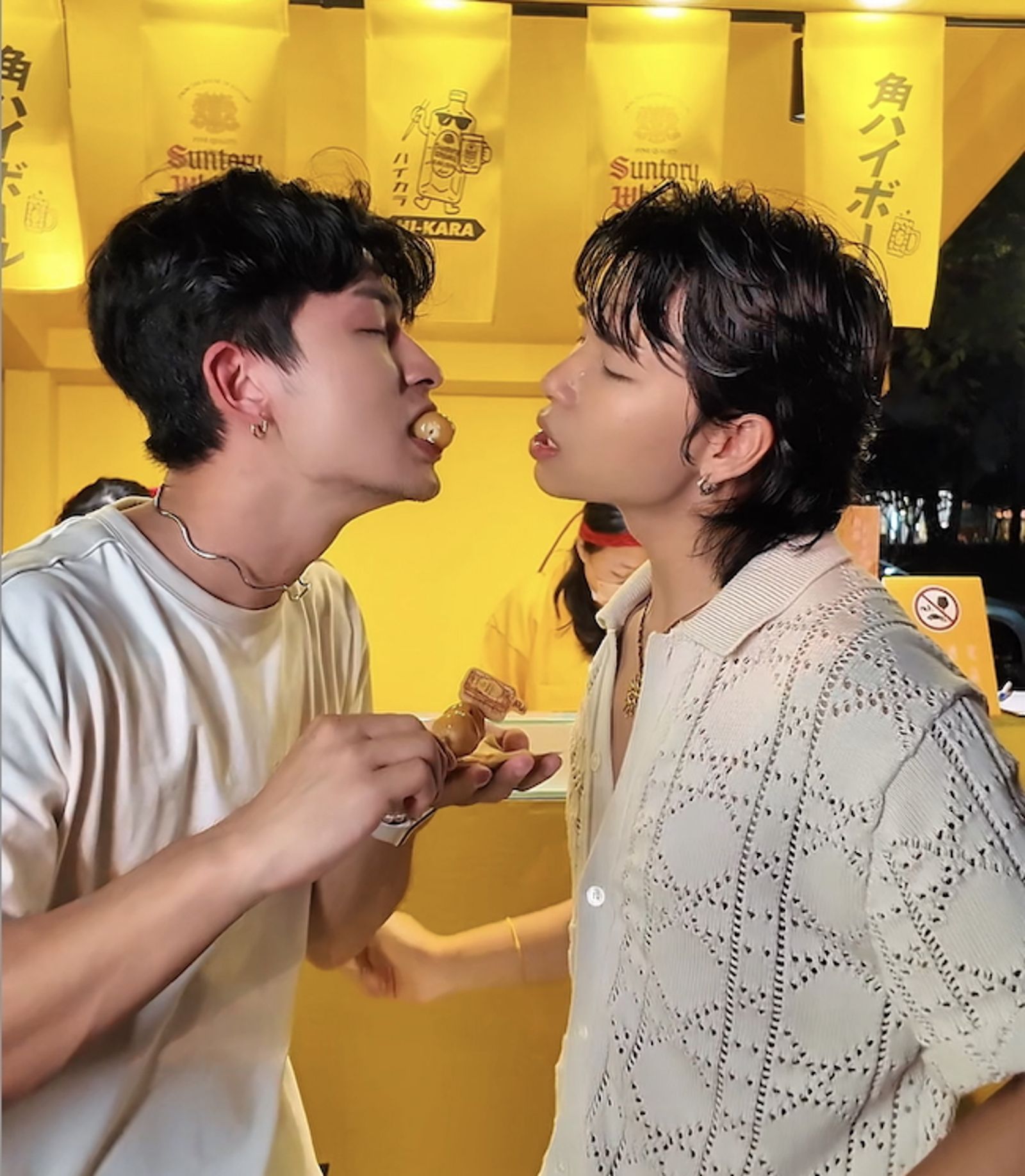 網紅紀牛牛（左）、向怪魚。VieFor App提供