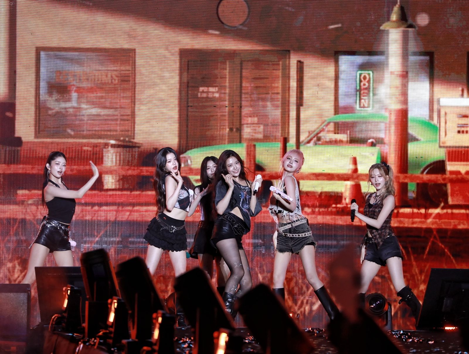 直擊／IVE首訪高雄飆金曲嬌喊中文「很想大家」　員瑛預告：要喝西瓜烏龍茶