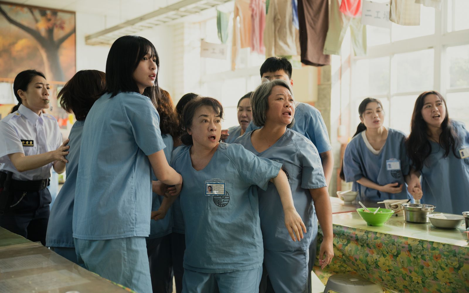 翁倩玉(中)拍攝時一度被撞到流鼻血。壹壹喜喜提供