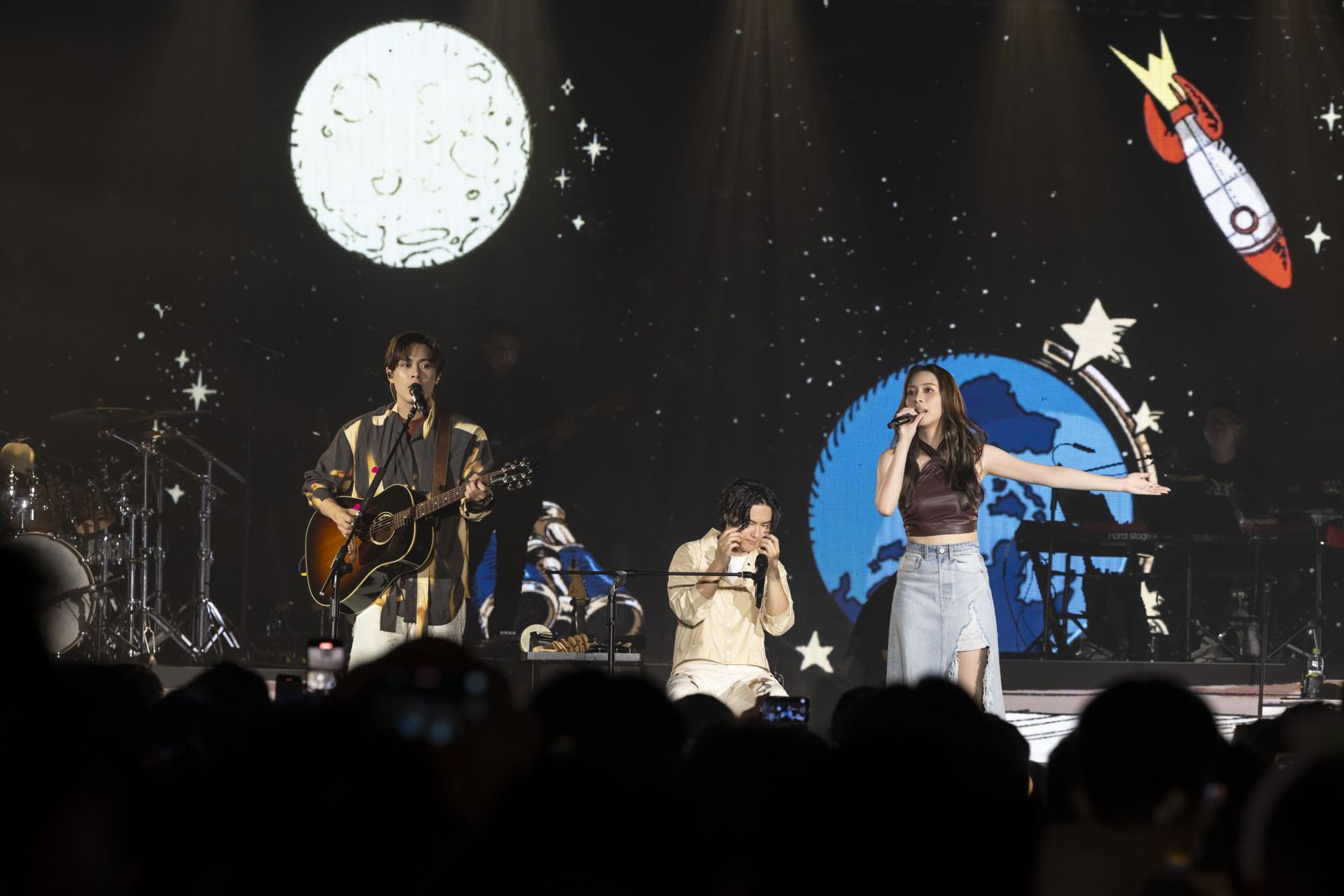 告五人時隔3年重返母校　犬青激動吐心聲