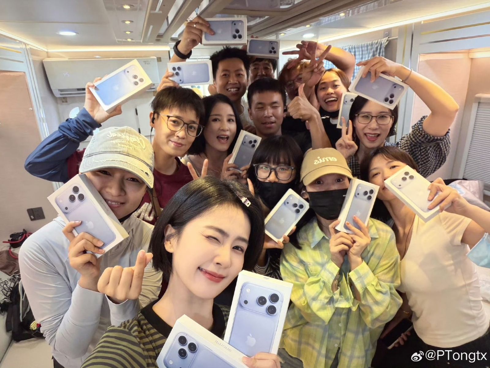 女神根本天使老闆!大手筆砸百萬送2箱iPhone 18 解約10年老東家自立門戶...工作人員揭私下真實面