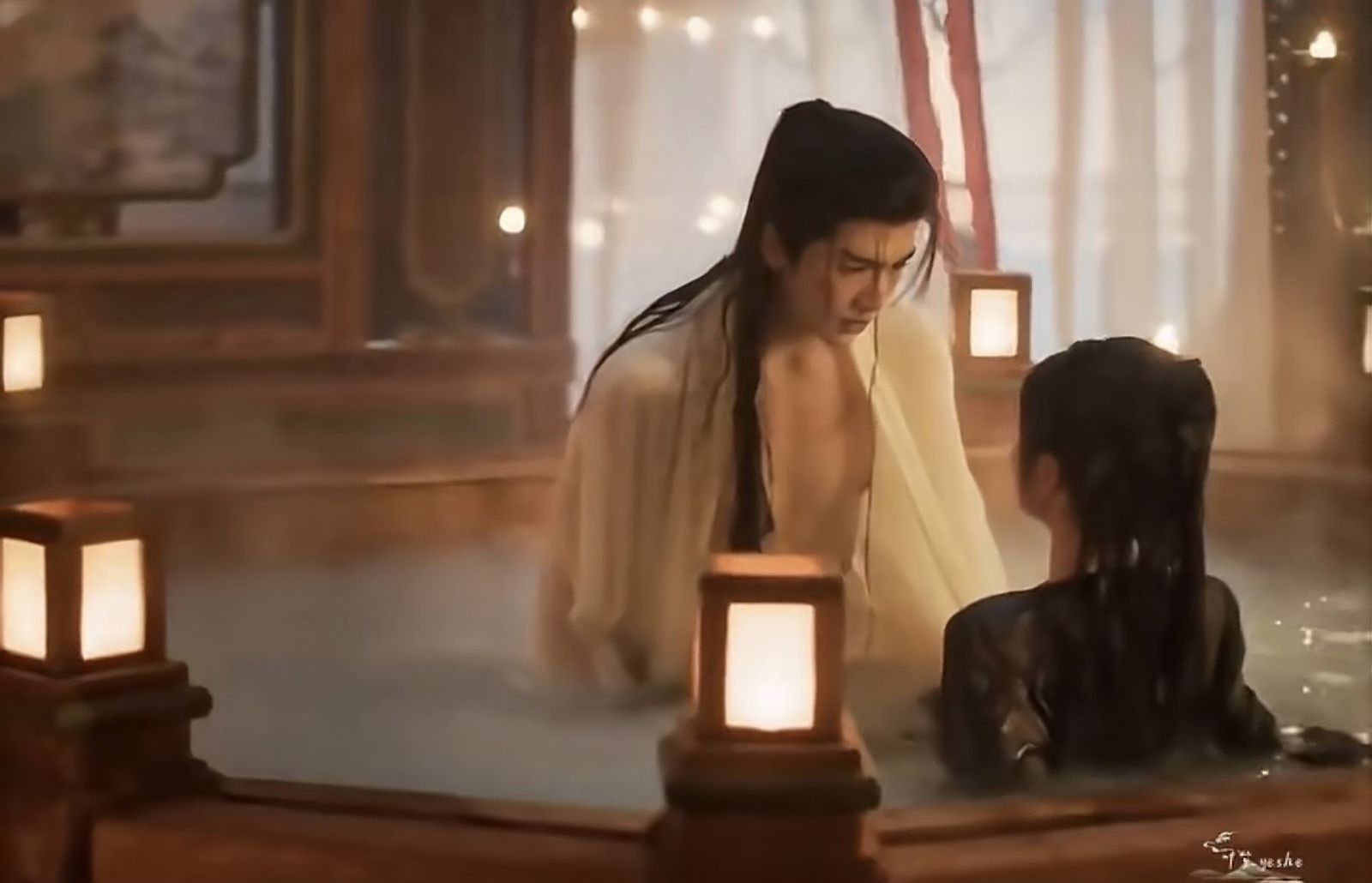 張凌赫浴池戲展露好身材。翻攝微博