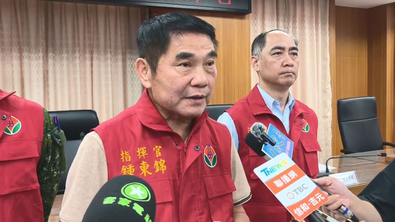 苗栗縣長鍾東錦致歉並表示,因為歌手的檔期已定,若臨時延期將造成很大困擾,所以決定照常演出,但呼籲民眾要注意安全。圖/民眾提供