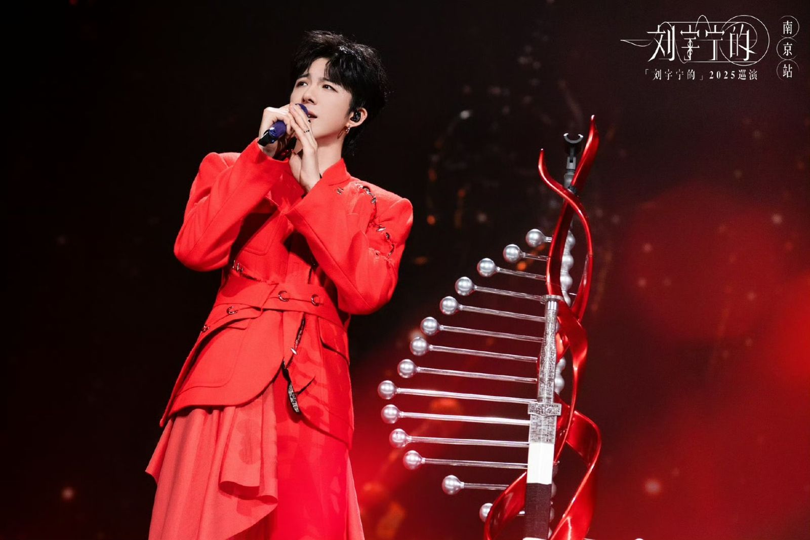 劉宇寧感冒開唱「痛苦捂胸」惹粉絲心疼　最終場狀態曝光頻道歉！多唱2首歌Man喊：沒那麼矯情