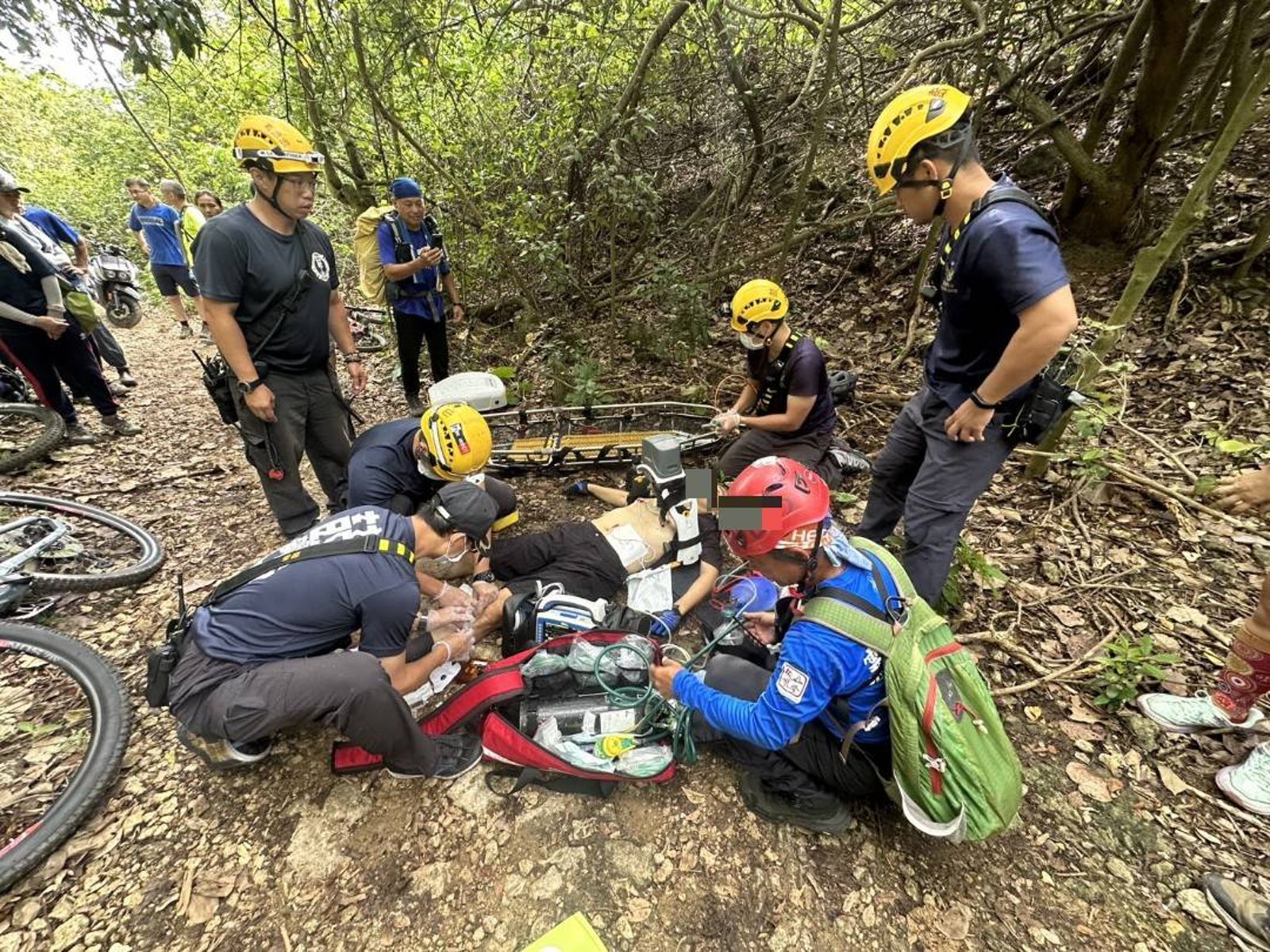 端節傳意外！高雄柴山單車騎士不明原因倒地　警民接力CPR搶救仍不治