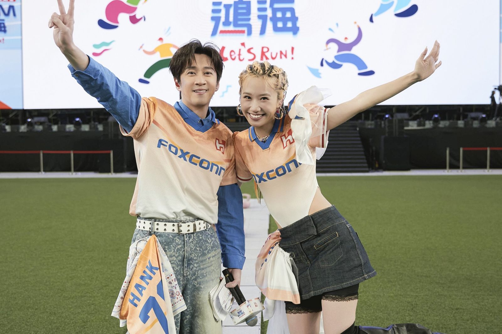 鴻海變月老廟!陳漢典、Lulu「夫唱婦隨」恩愛合體 驚吐小孩名已取好