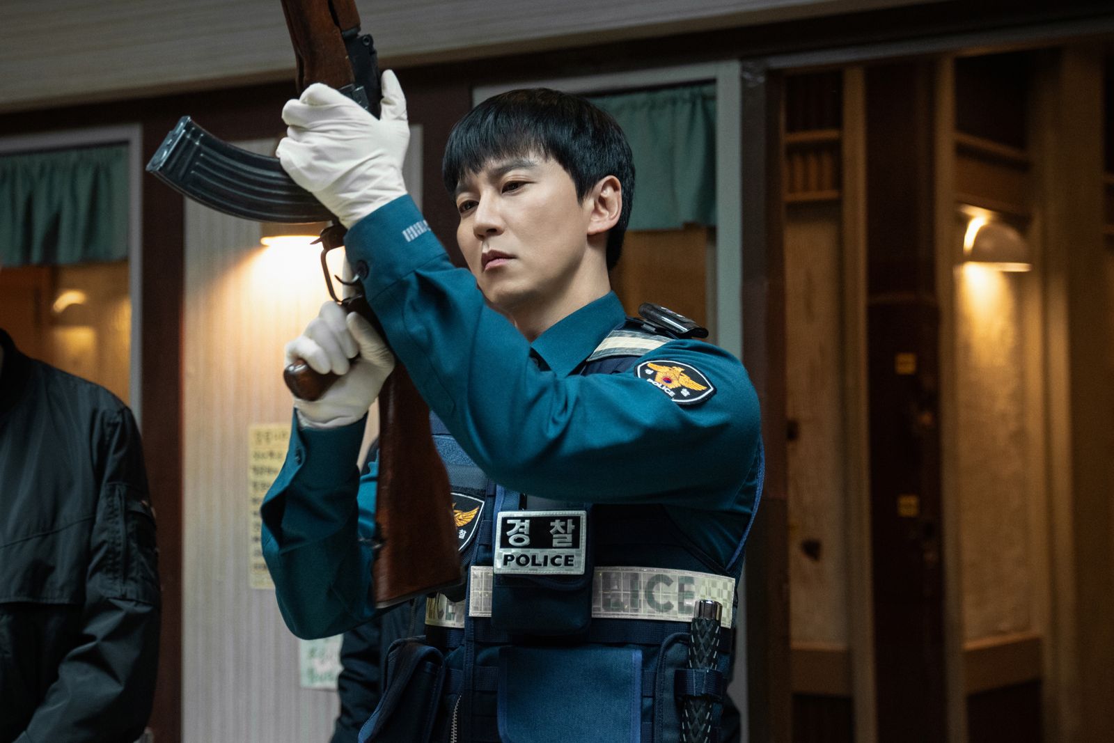金南佶劇中化身熱血刑警。Netflix提供
