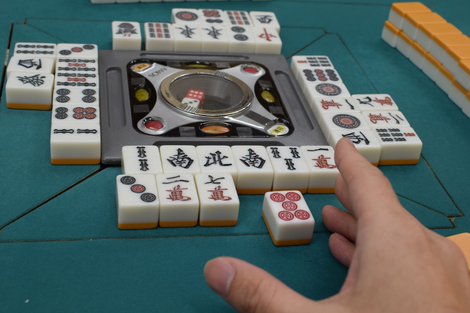 過年打牌要小心！他玩5次「近800萬輸光光」　老千手段曝：竟是親戚設局