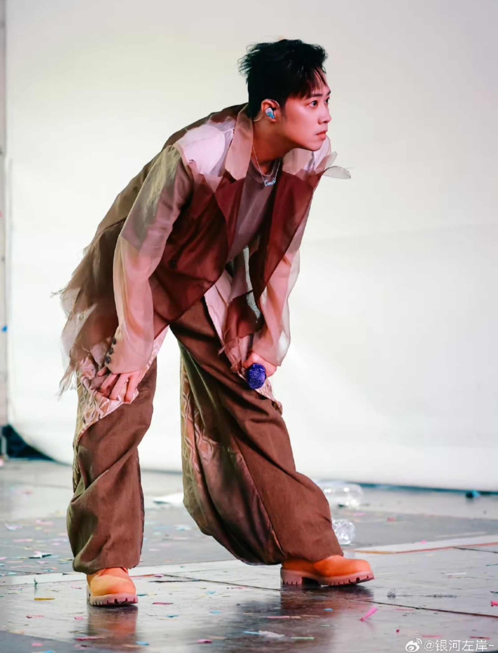 呂建忠1年前後外貌相差甚大。翻攝銀河左岸微博