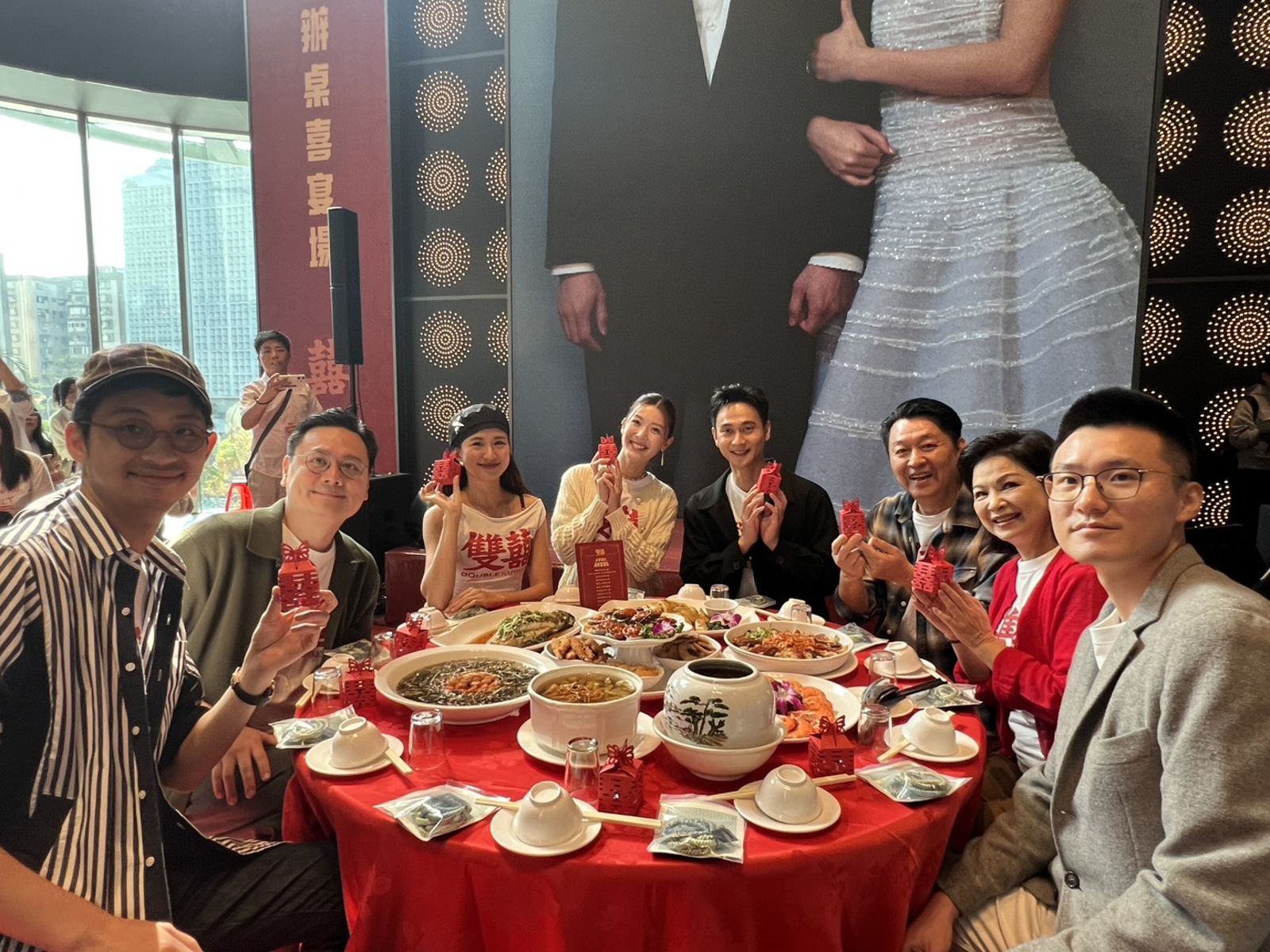 電影院開桌辦喜事！《雙囍》楊貴媚、庹宗華陪吃婚宴　影迷爽當賓客