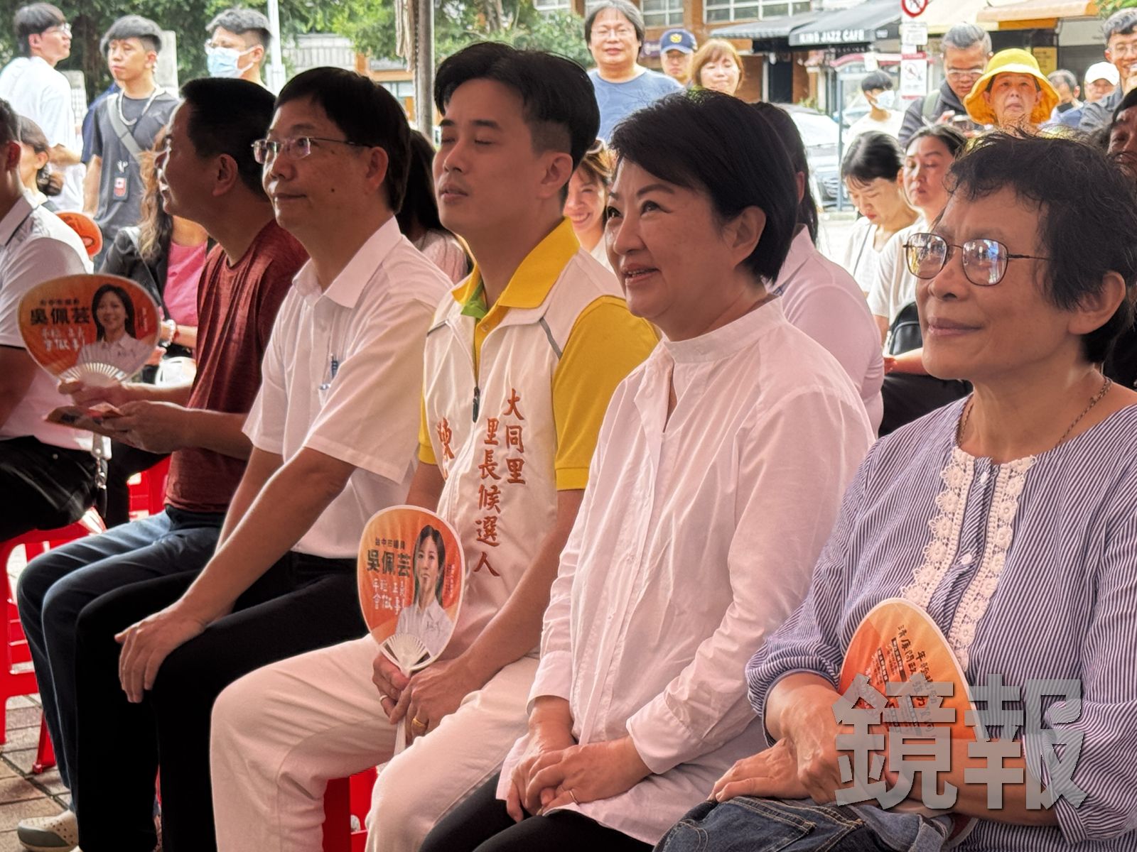 無黨籍議員吳佩芸25日競選總部成立，台中市長盧秀燕到場快閃相挺助講，讓支持者相當驚喜。圖／攝影林建鋒