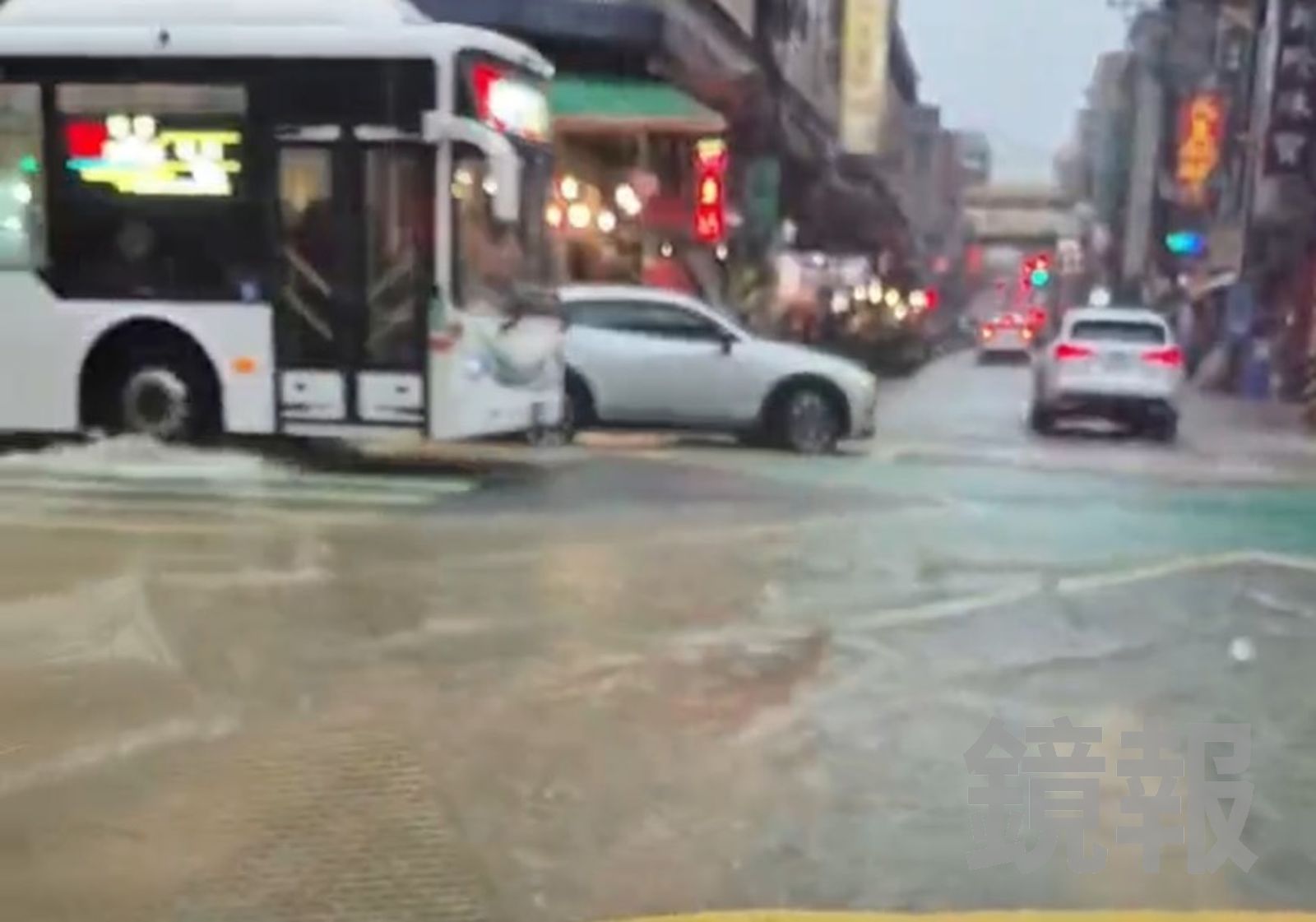 基隆市區大淹水。翻攝畫面