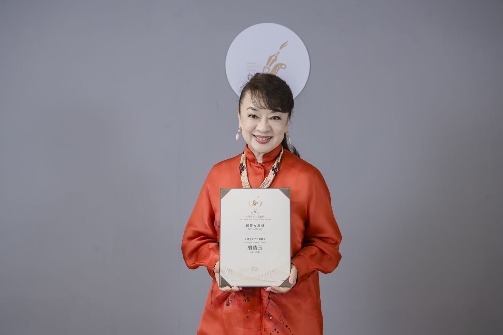 相隔47年回歸國片!「定海神針」翁倩玉奪影后 《左撇子女孩》雙獎大贏家