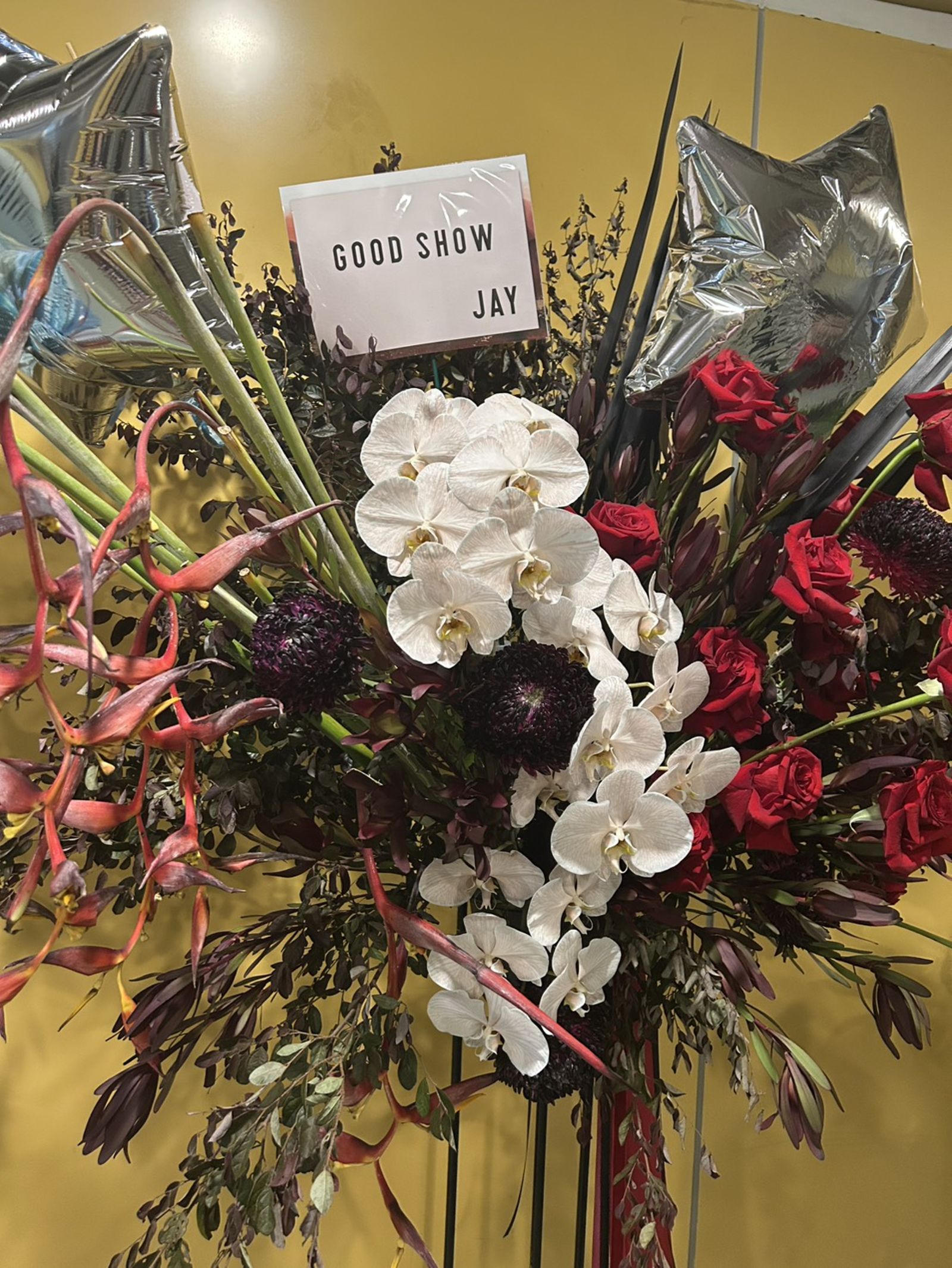 周董送花祝賀GD開唱。讀者提供