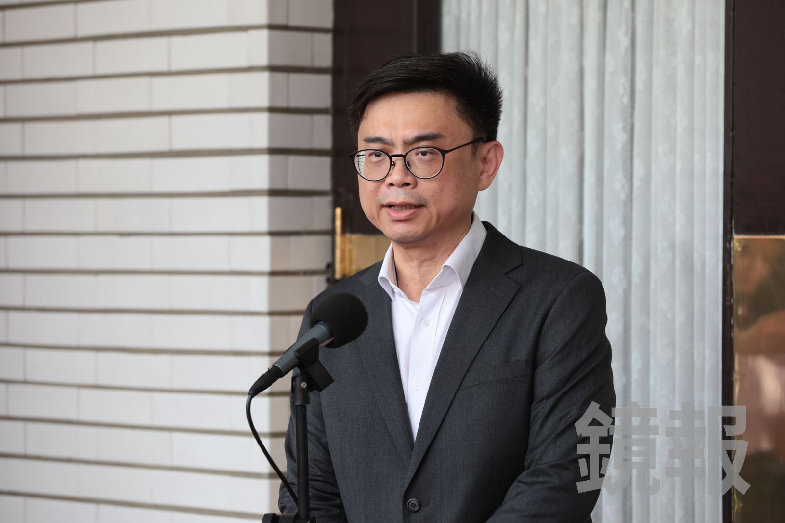 賴瑞隆鬆口看過《鐵拳教育》 被問「封鎖網友」回應了