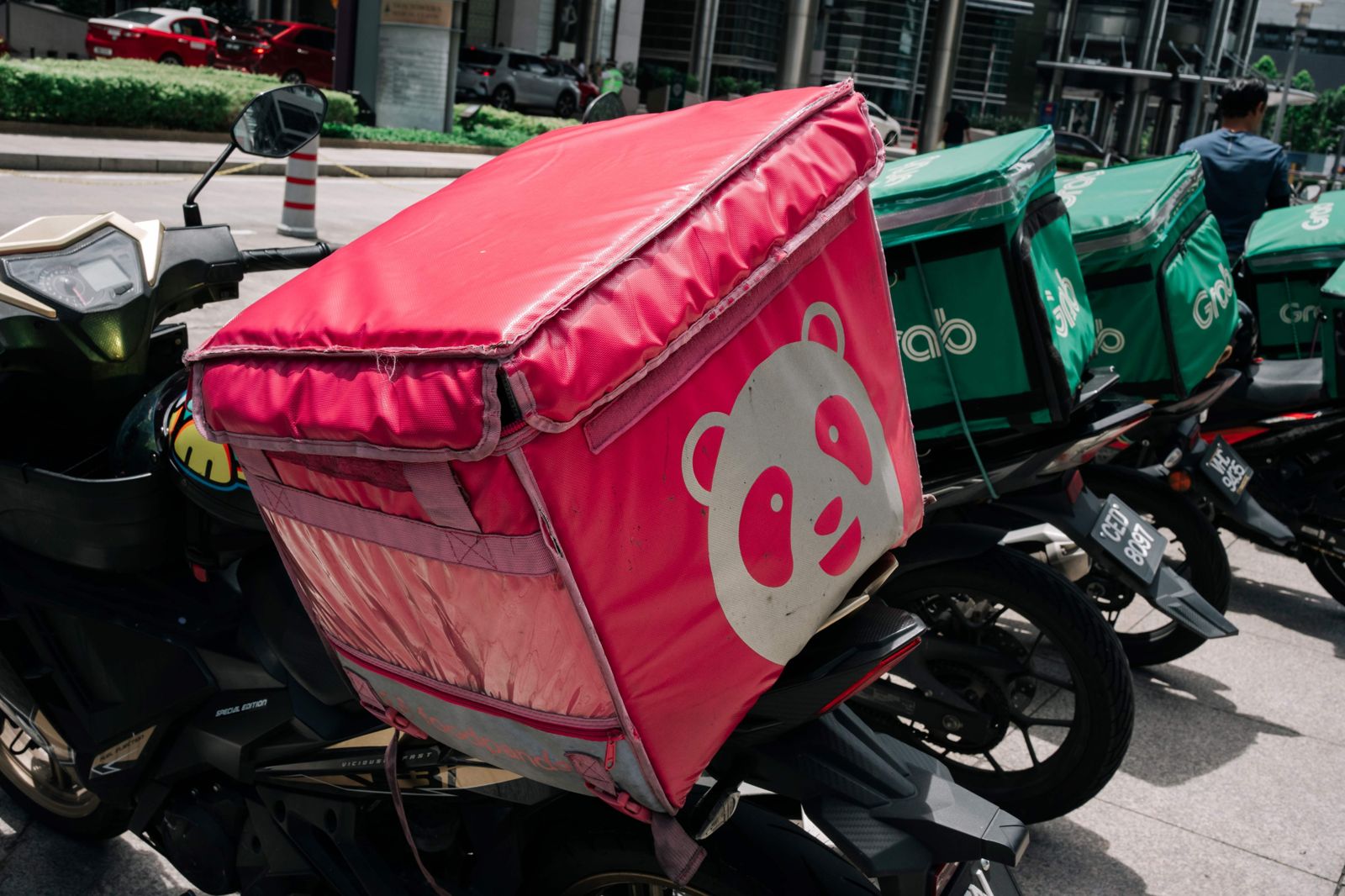 別讓反併購變送Uber Eats大禮! 18工會開4條件挺Grab併foodpanda 防一家獨大