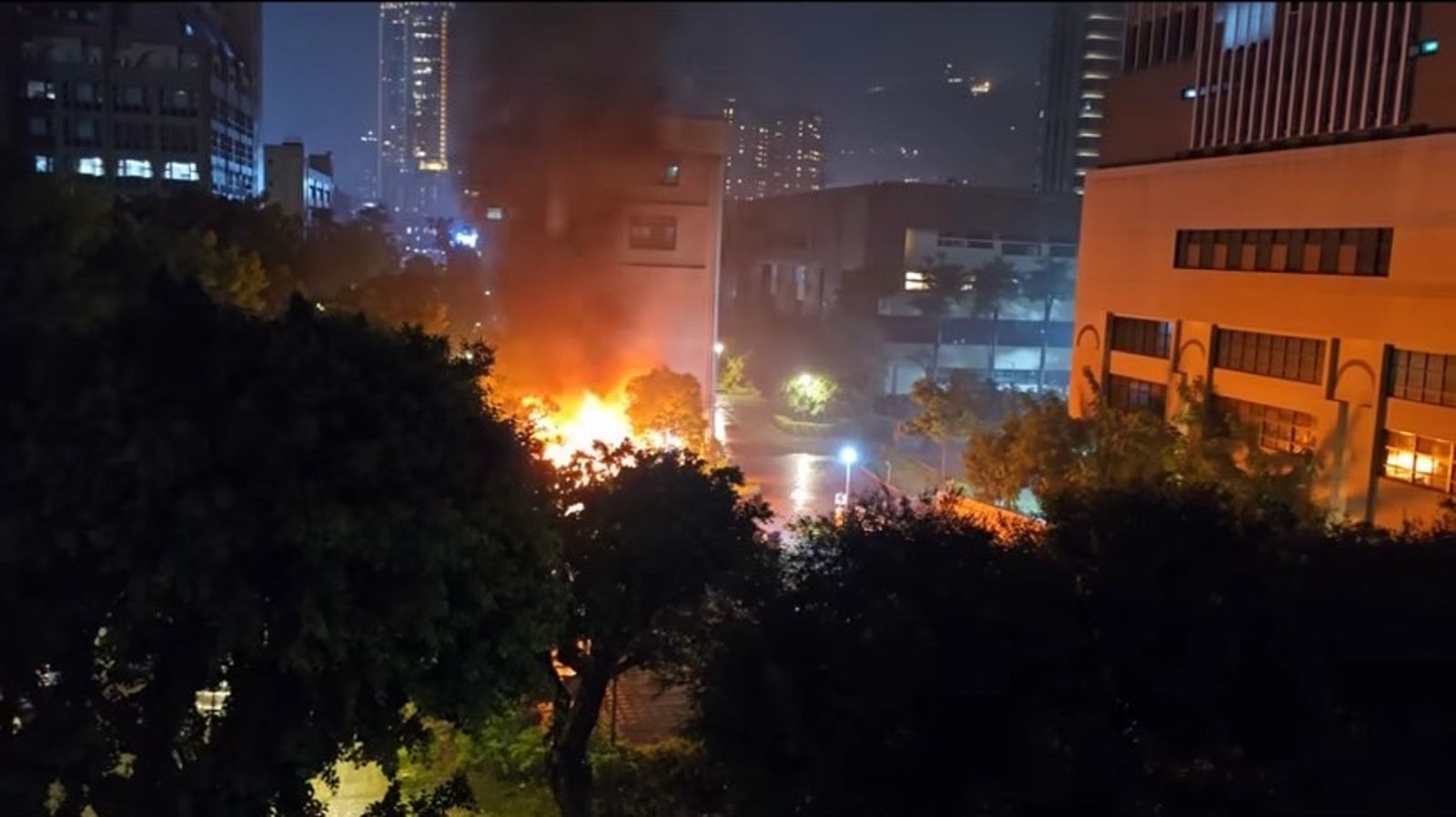 士林地檢署大火原因曝！疑「抽菸引火」　檢急調監視器要揪菸槍