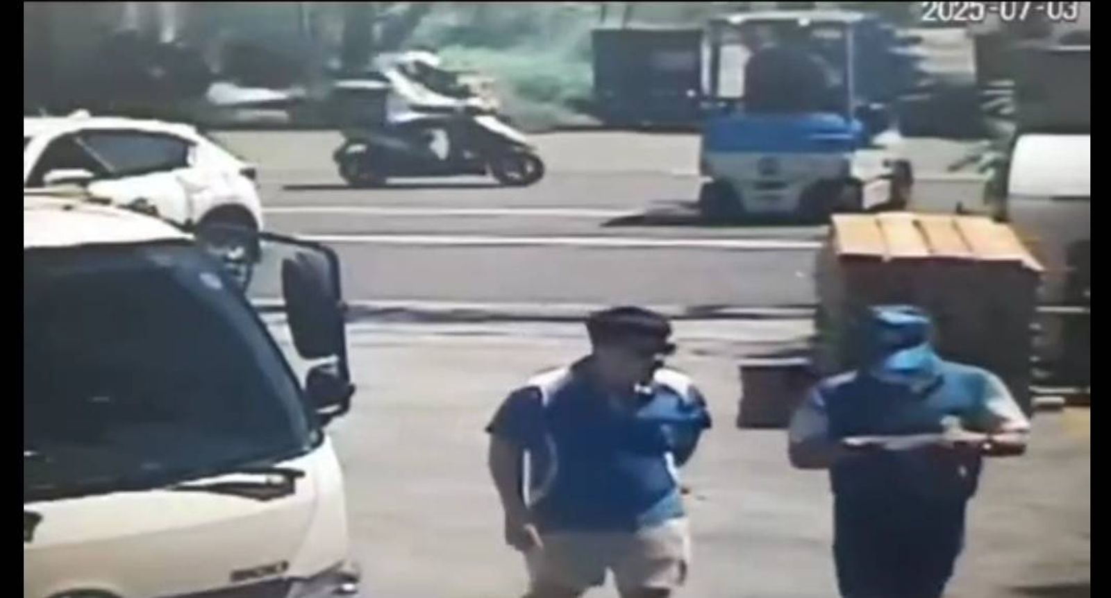 驚悚！堆高機挺牙叉橫越馬路　20歲女外送員騎車路經遭劃頸送命