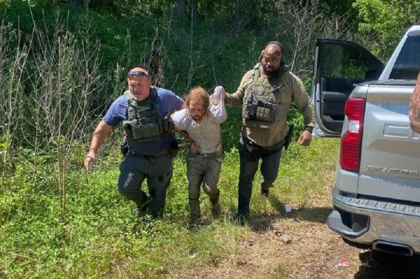 變態男殺前女友擄走2幼齡女兒　妹被弄死、姊淪性奴伴屍！現任女友是幫凶