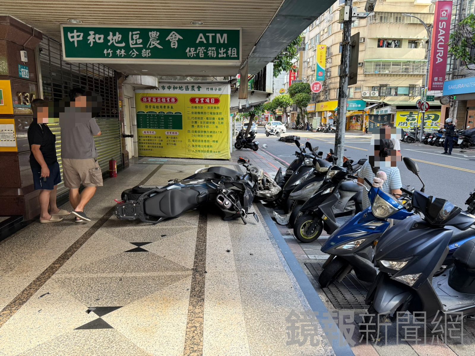 影／2機車相撞進騎樓　6旬翁手骨折送醫