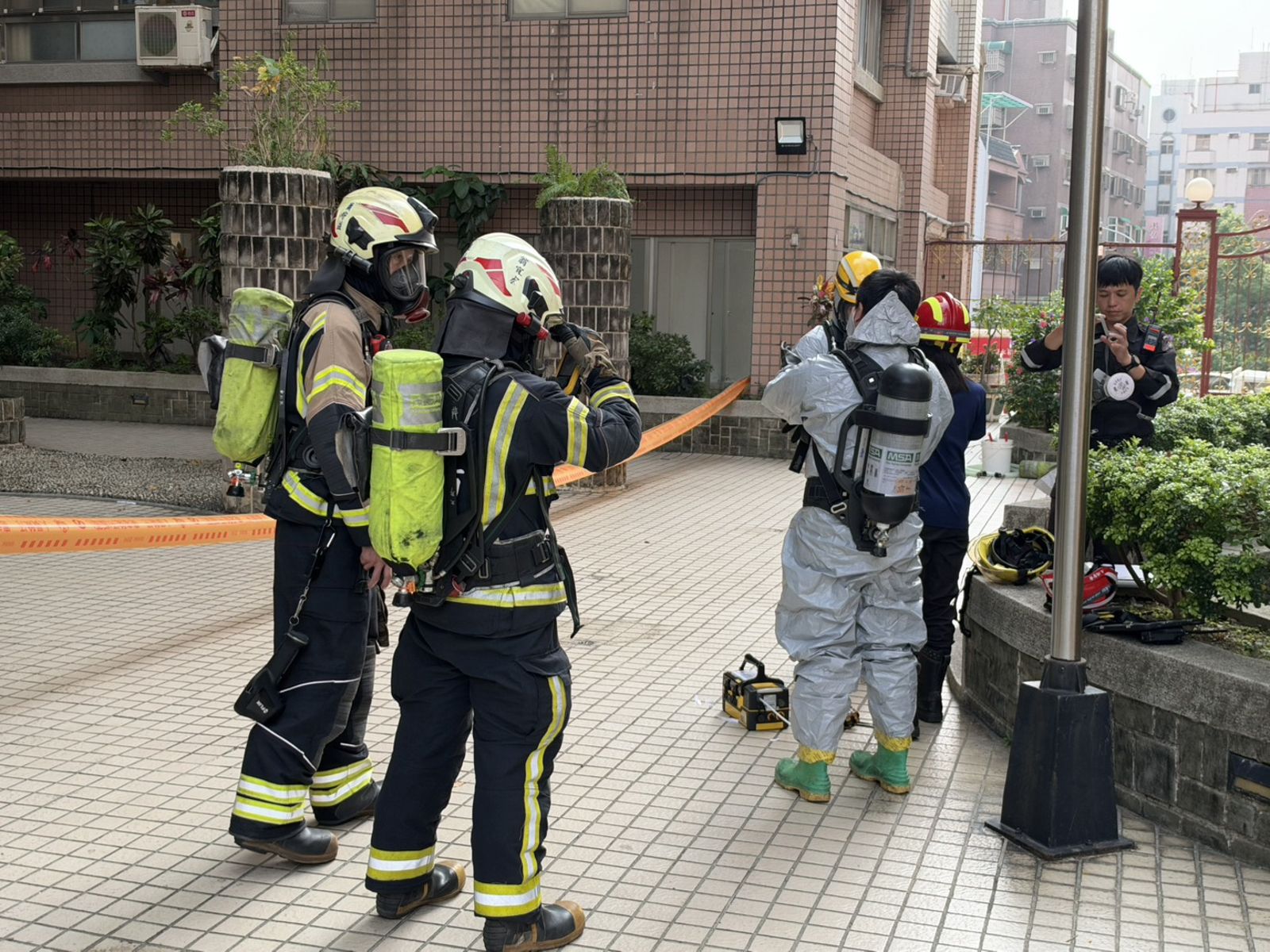 桃園社區住戶突然「狂咳不止」　消防到場測出「急性劇毒」硫化氫...竟是辣椒水噴霧惹的禍
