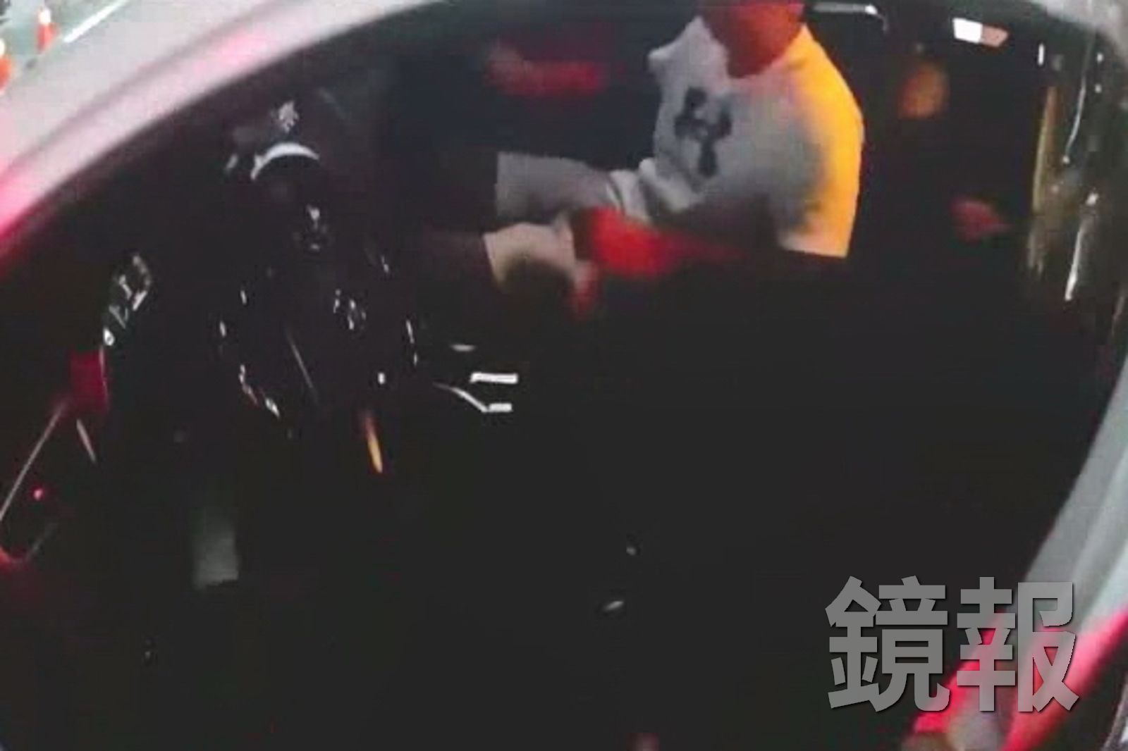 酒駕劉男換到副駕駛座,意圖讓同車女伴頂包,當場被警方識破。圖/民眾提供