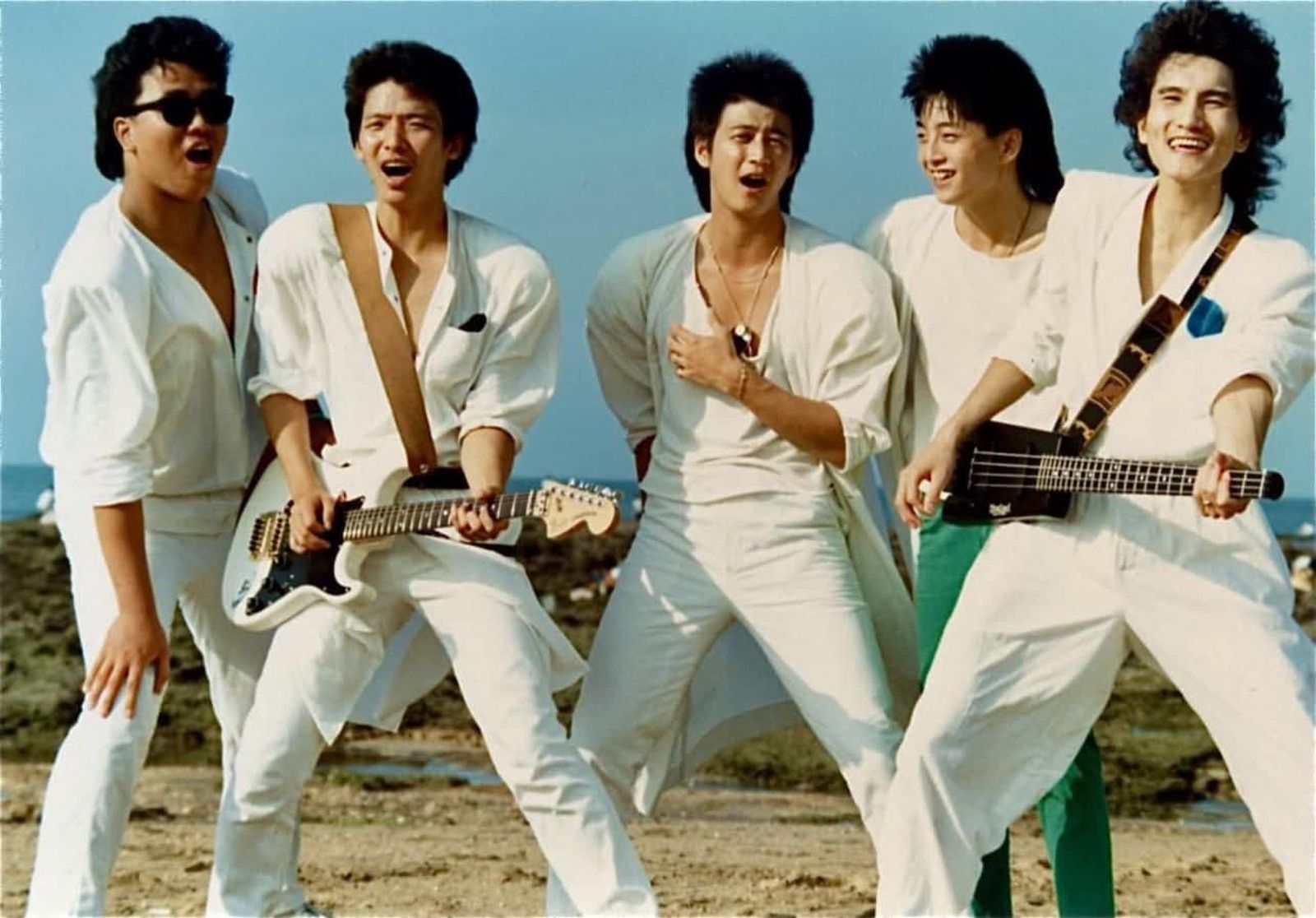 藍天使合唱團於1983年成立，成員包括主唱李亞明、鼓手李國超、吉他手劉偉仁、鍵盤手屠穎和貝斯手李維揚。翻攝李國超臉書