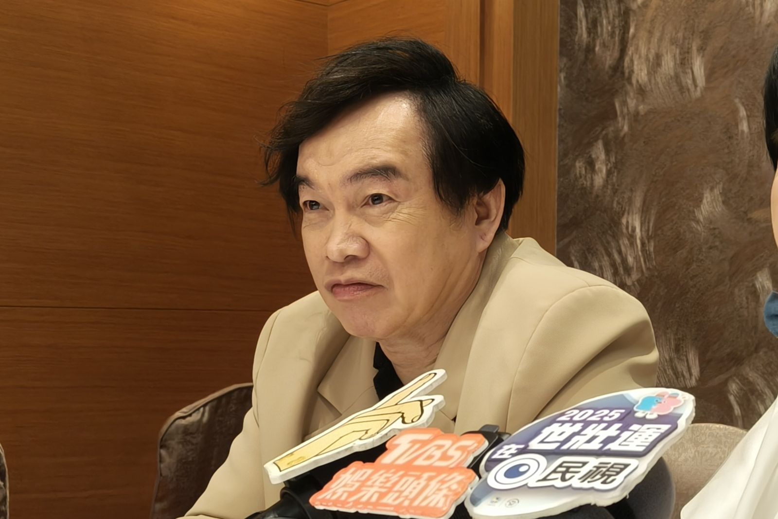 康康15年婚姻亮紅燈？58歲生日半夜Call「她」聊心事