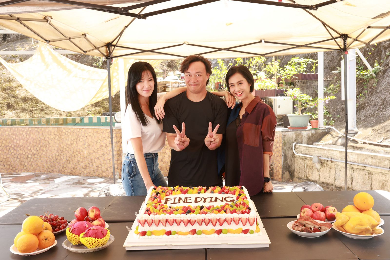 54歲朱茵仙氣凍齡!罕見露面驚人現況曝 攜手陳奕迅回歸大銀幕