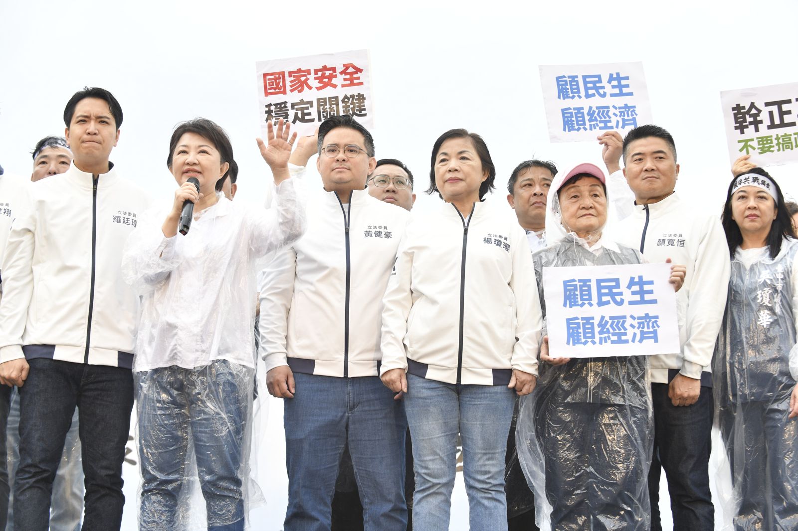 藍白本周末將在台中舉行反罷免晚會，呼籲選民投下反罷免票。李智為攝