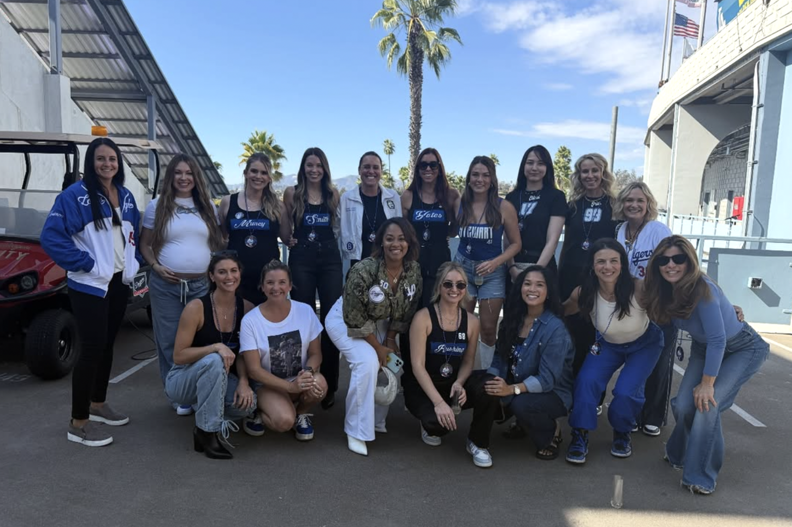 MLB／甜美微笑！大谷翔平妻真美子穿「17號黑T」閃耀道奇大嫂團